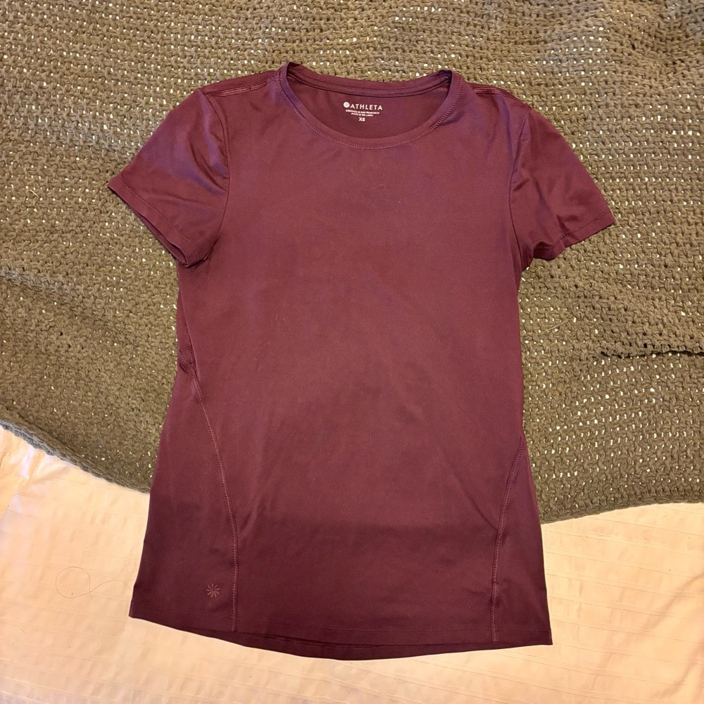 Athleta Limitless Short Sleeve Tee Burgundy
